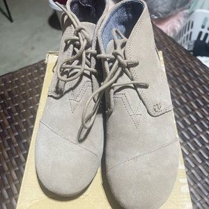 Women TOMS Boots size 4.5 with damage box 100% authentic